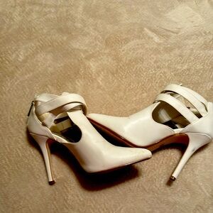 Women’s Rouge Helium sexy white ankle booties 3 1/2” heel. Can’t wear them.